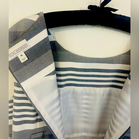 Dana Buchman Stripe Grey Sleeveless Sheath Dress Size 16, missing belt - Picture 7 of 7